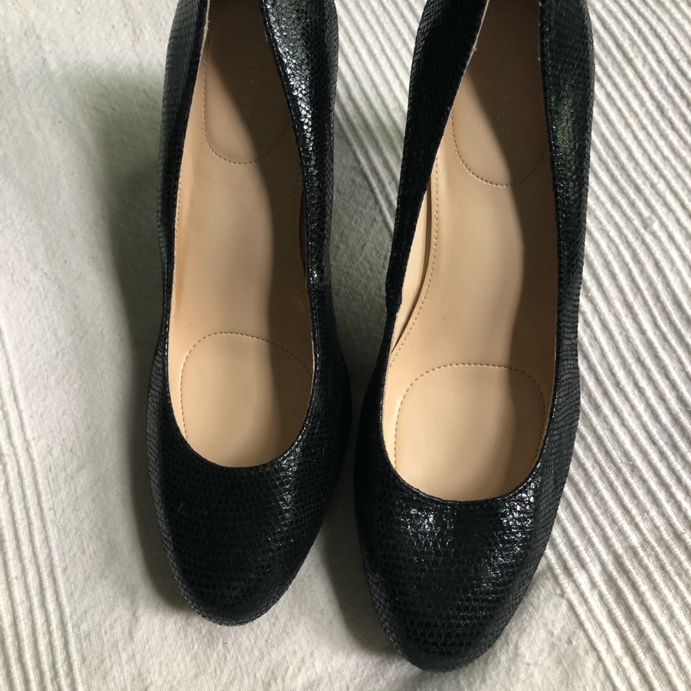 Black snake skin heels 👠